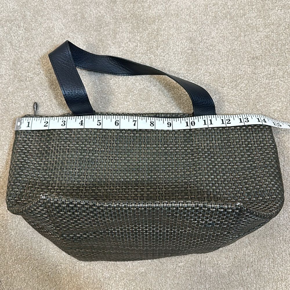 Chilewich Small Woven Market Tote Green with Black Handles - Picture 6 of 8